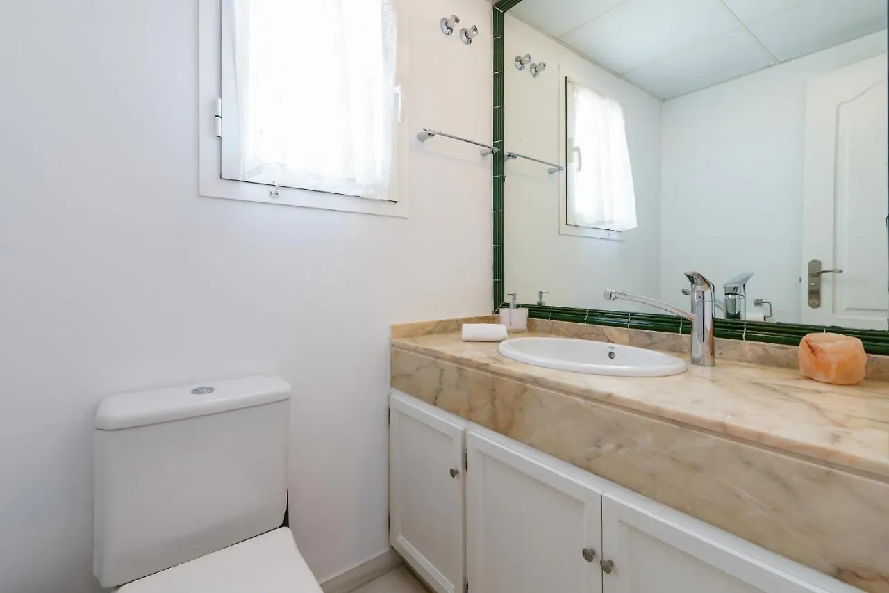 Beautiful Views Family Townhouse Steps From The Beach Бенальмадена