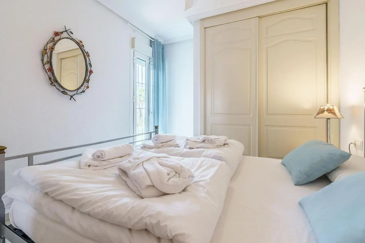 Beautiful Views Family Townhouse Steps From The Beach Бенальмадена 0*,  Испания