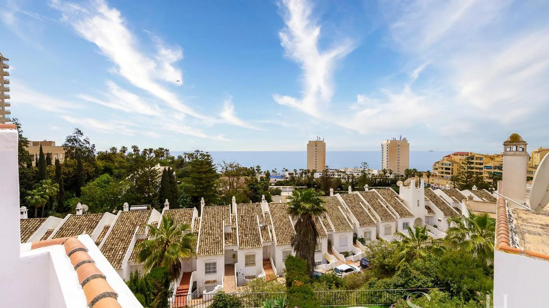 Beautiful Views Family Townhouse Steps From The Beach Бенальмадена Испания