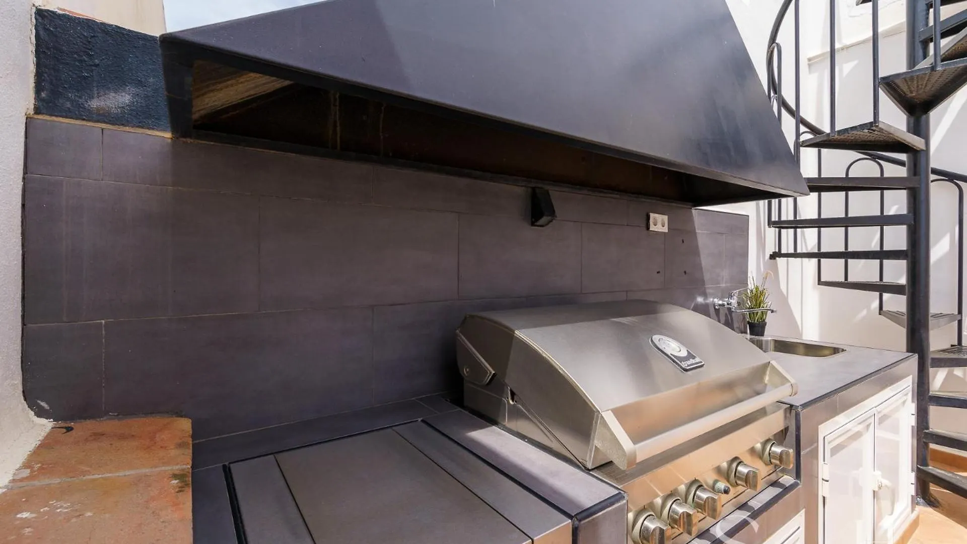 Дом отдыха Beautiful Views Family Townhouse Steps From The Beach Бенальмадена Испания