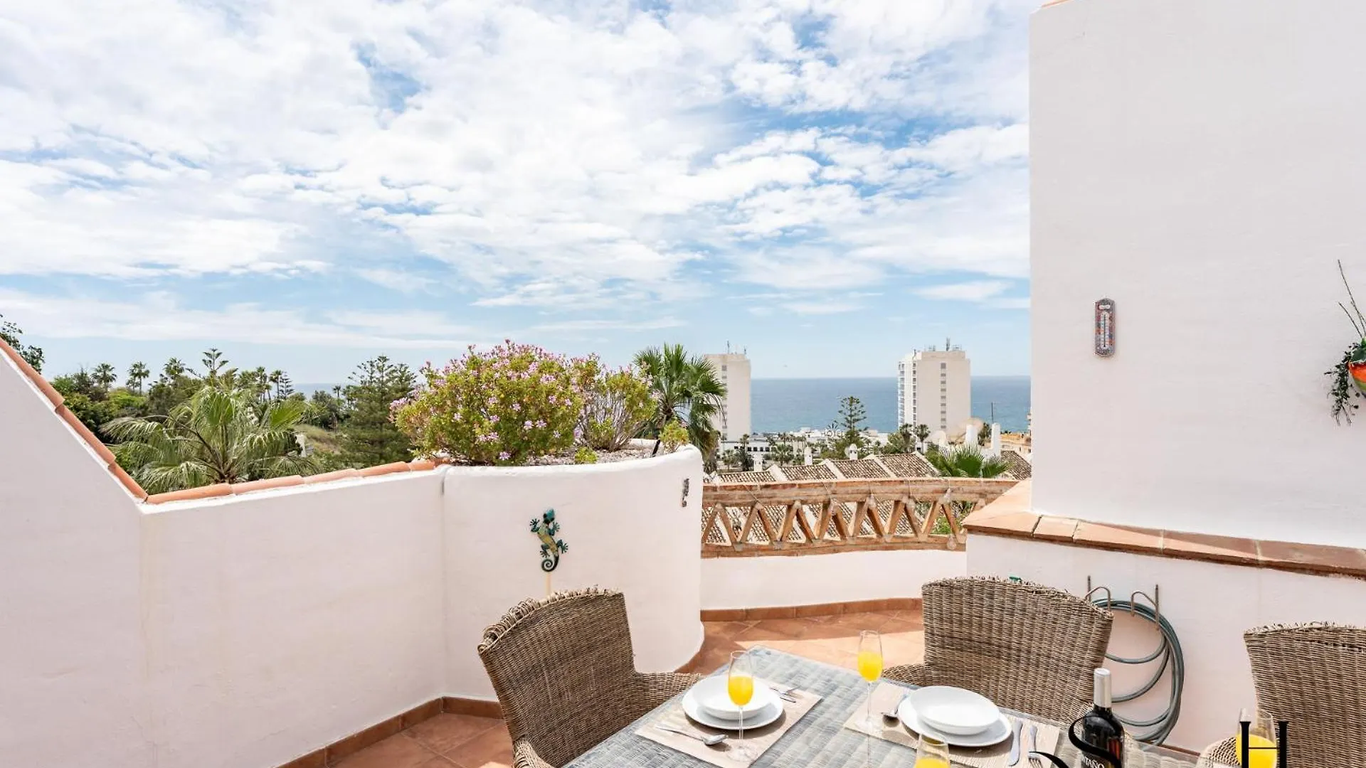 Beautiful Views Family Townhouse Steps From The Beach Бенальмадена