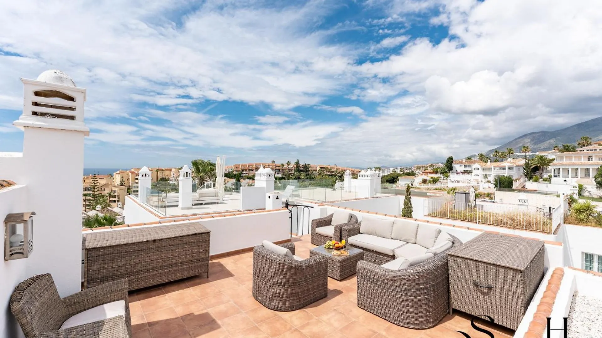 Дом отдыха Beautiful Views Family Townhouse Steps From The Beach Бенальмадена