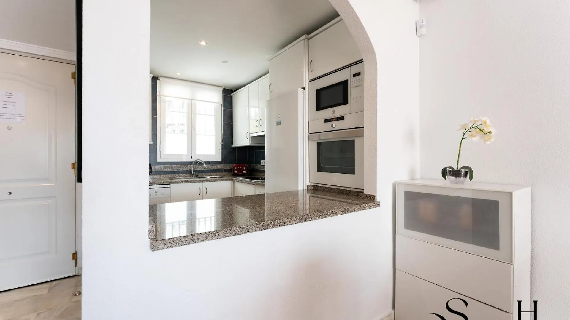 Beautiful Views Family Townhouse Steps From The Beach Бенальмадена
