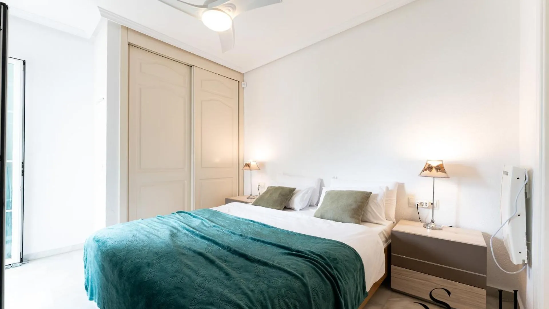 Beautiful Views Family Townhouse Steps From The Beach Бенальмадена 0*,  Испания